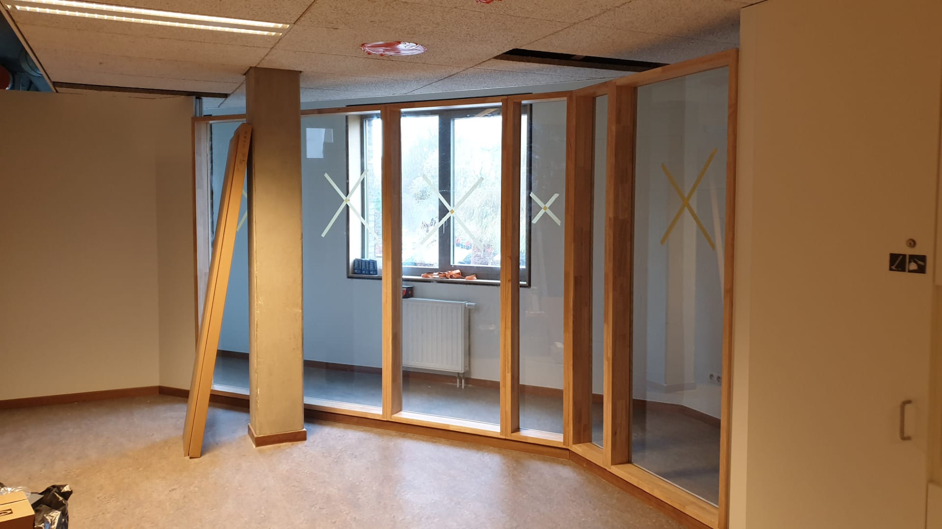 Binnendeuren, gyprocwerken plaatsing meubilair CAW Hasselt - Vrago Interieur